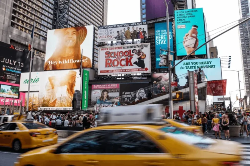 5 Ways the Impact of Outdoor Advertising Drives Customer Engagement